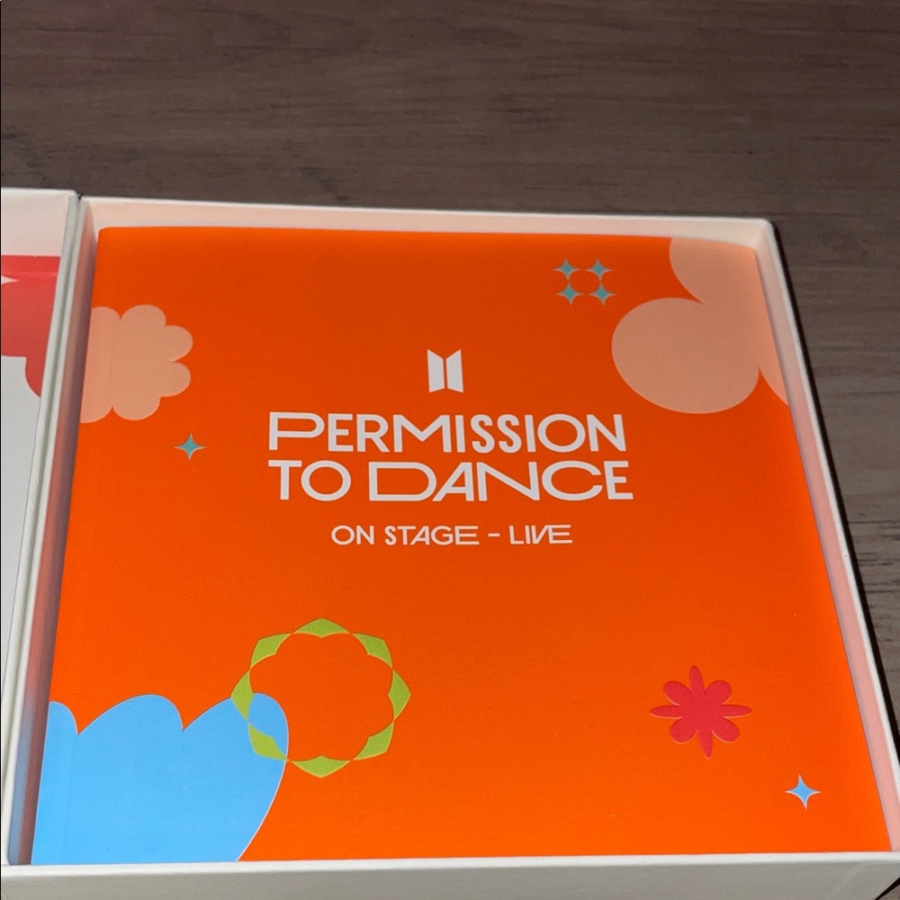 Permission to Dance on stage live Album - Picture 5 of 13